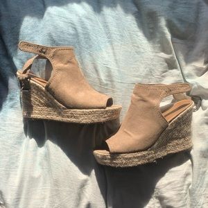Tan wedges